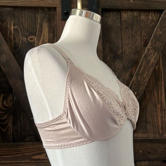 Vintage Olga wired nylon bra style 33095 Sz- 34C - Picture 3 of 9